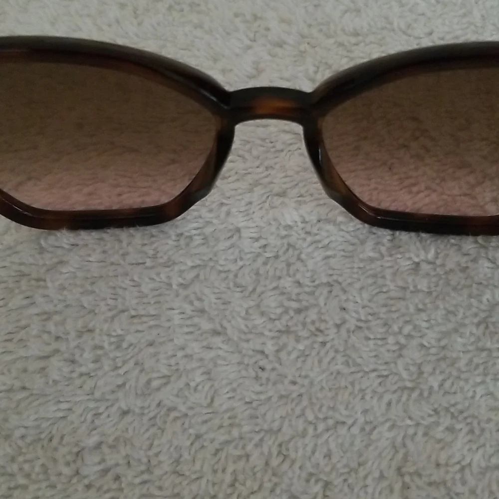 New Fendi Injection Plastic Cat-Eye Sunglasses - Picture 12 of 16